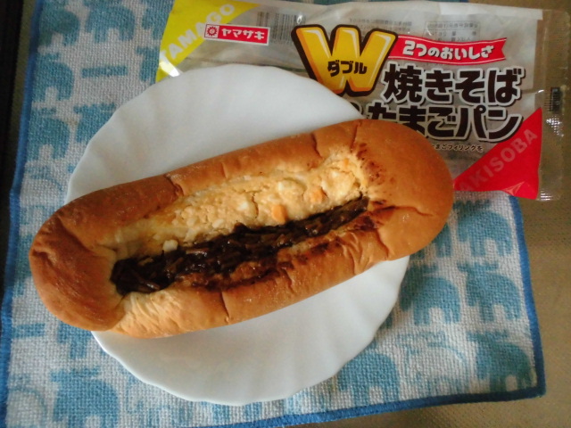 ヤマザキ 2色パン 焼きそば＆たまごパン