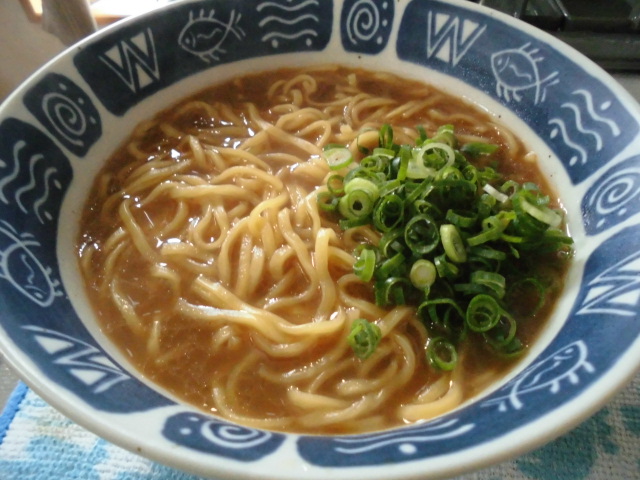 日清 ラ王 袋麺 豚骨醤油