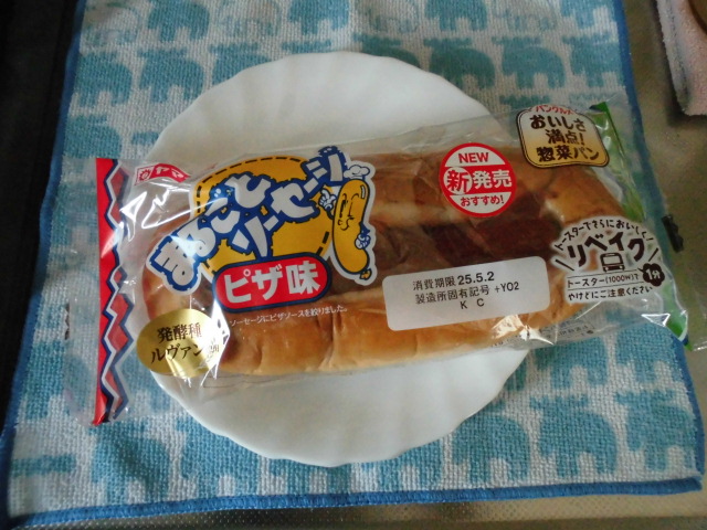 ヤマザキ まるごとソーセージ ピザ味 カロリー