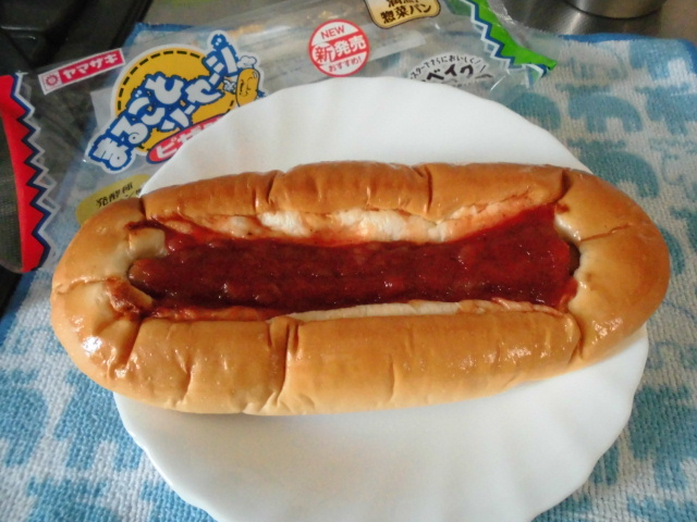 ヤマザキ まるごとソーセージ ピザ味 カロリー