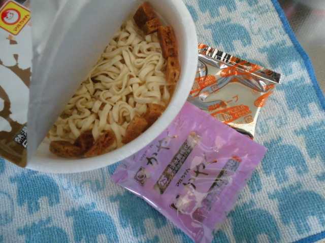 マルちゃん カップ麺 豚汁うどん 口コミ